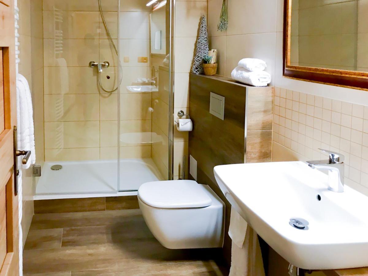 Golden Wood Apartments Plzen Luaran gambar