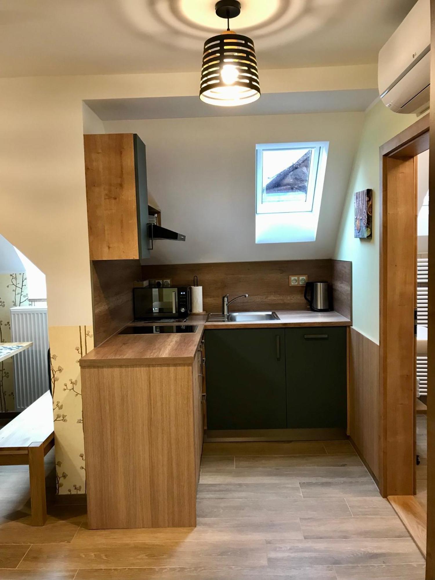 Golden Wood Apartments Plzen Luaran gambar
